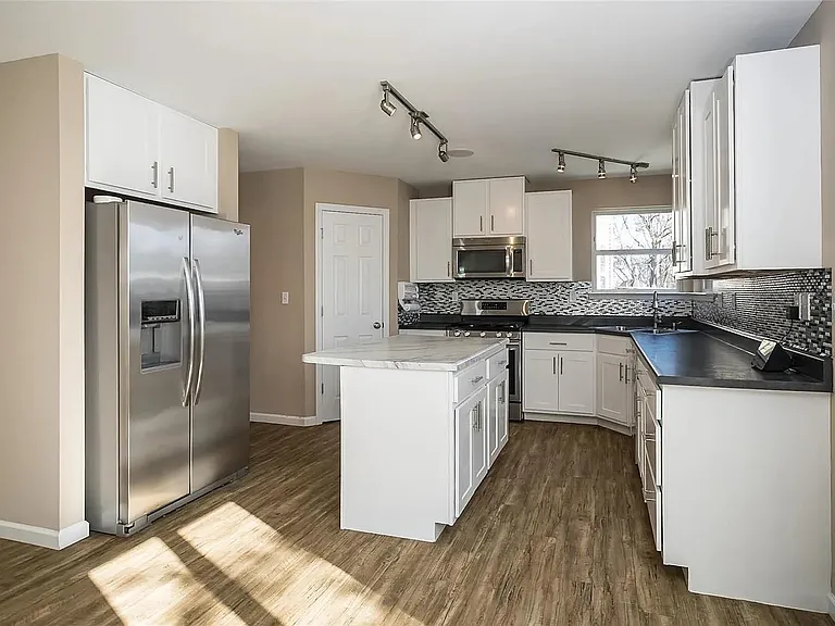 1304 Mason Grove Dr — Photo 16