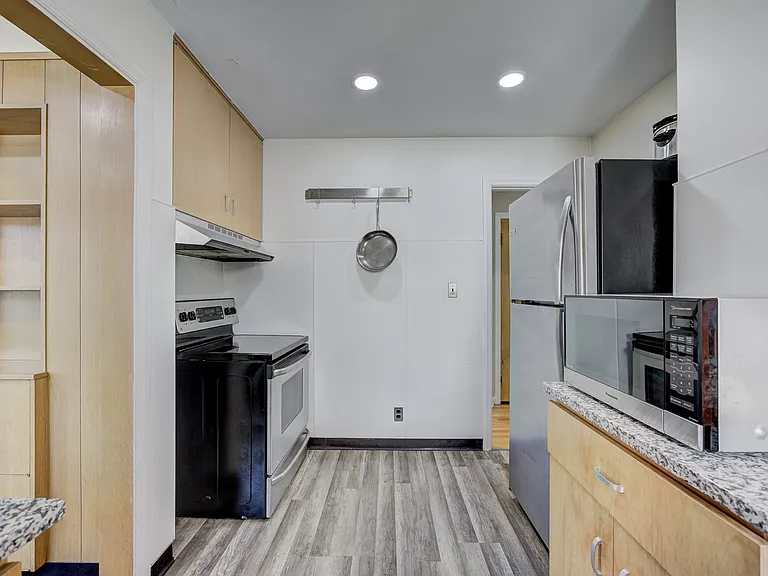 524 S Stephenson Hwy — Photo 12