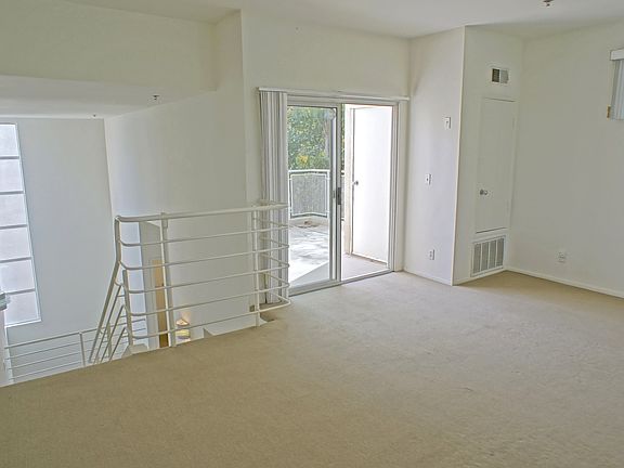 5th image of 3944 Kentucky Dr APT 4