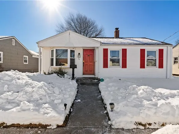 33 Dover St, Pawtucket, RI 02860