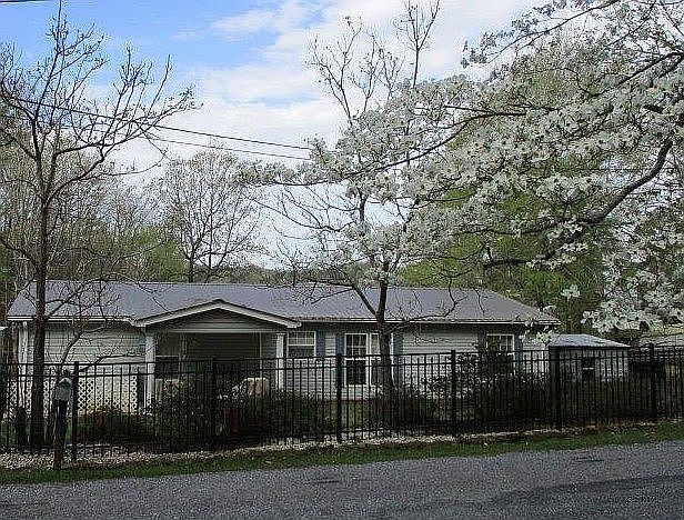 2nd image of 44 Hickory Dr Unit 1