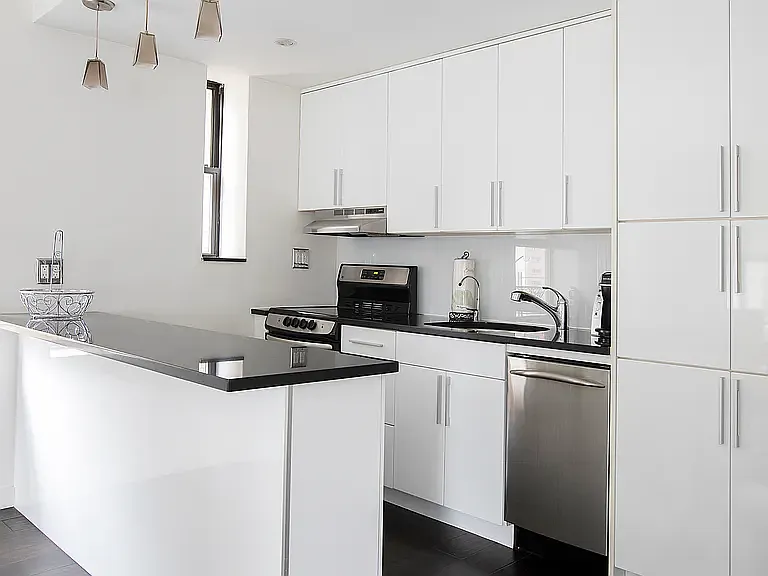150 W 51st St #151516 — Photo 7