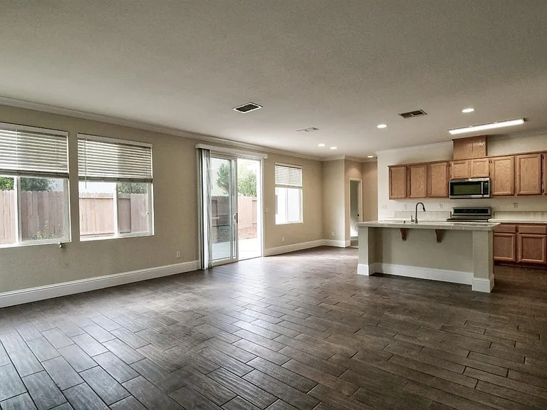 1804 Waterfall Dr — Photo 3