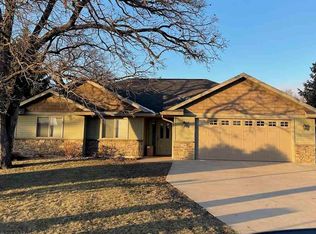 2200 Saint John Ct, North Mankato, MN 56003