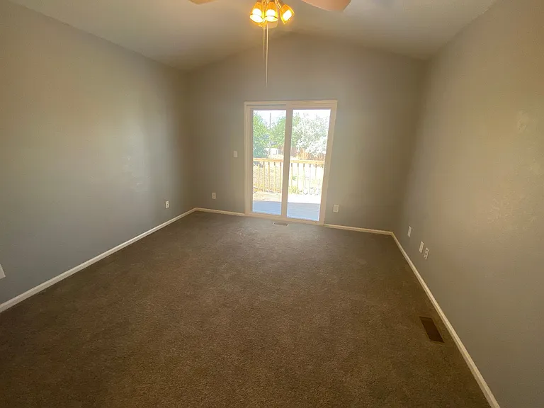 8665 Cloverleaf Cir — Photo 20