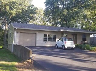 7841 Clinton St, Dixon, IL 61021