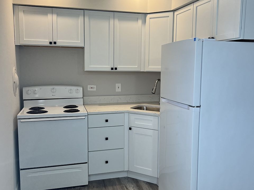 1st image of 4014 W 103rd St #2