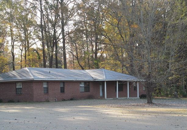 1st image of 495 Donna Ln