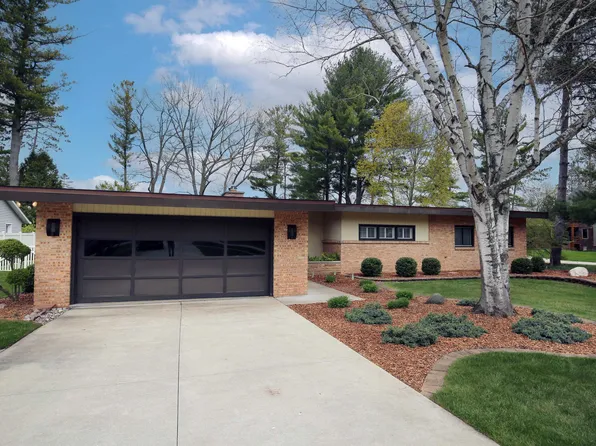 122 W Center St, Sanford, MI 48657