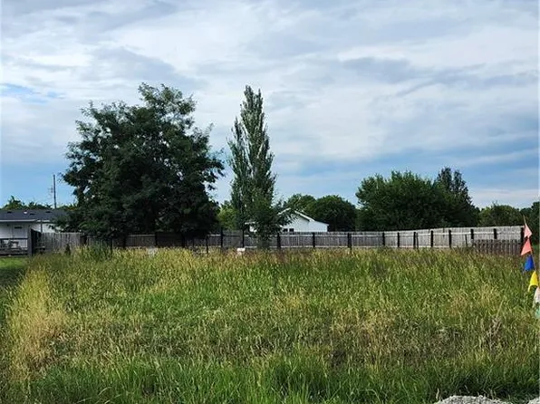 145 S Linn Valley Dr, Linn Valley, KS 66040