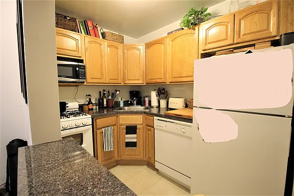 Rented by City Connections Realty | media 9