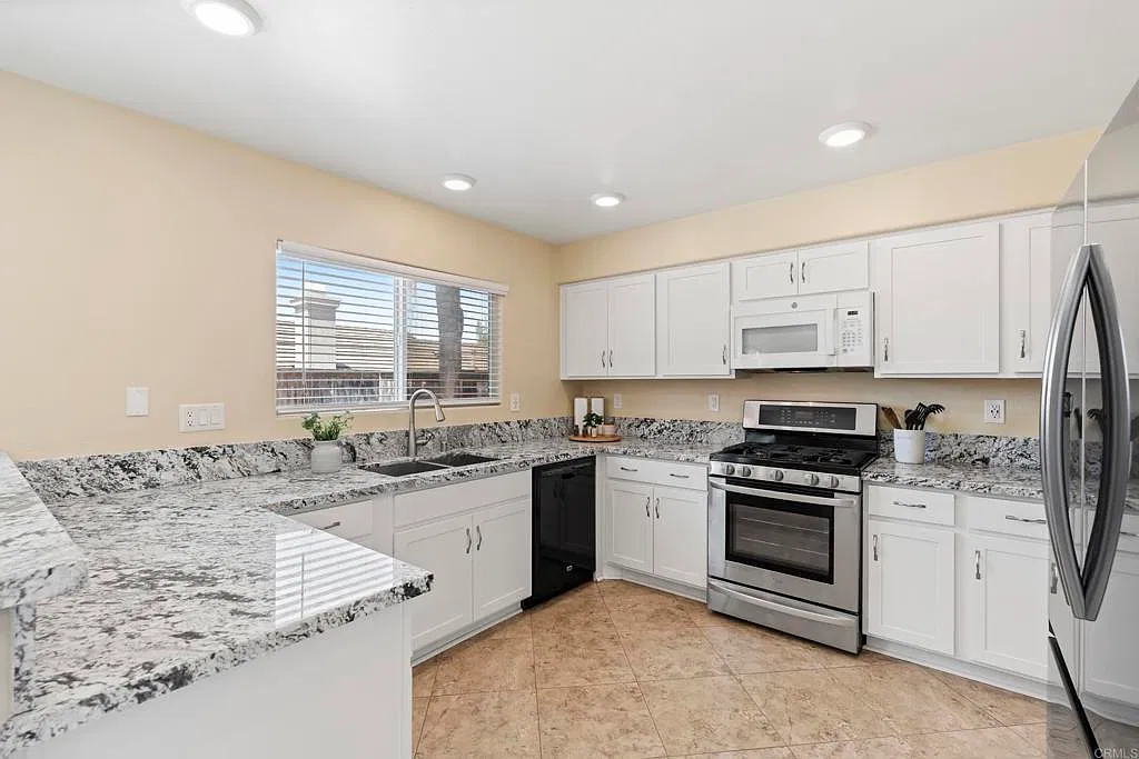 4 bed, 1717 sqft, $4,500 — Photo 4