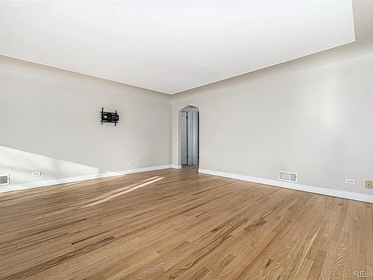 1150 S Jackson St — Photo 6