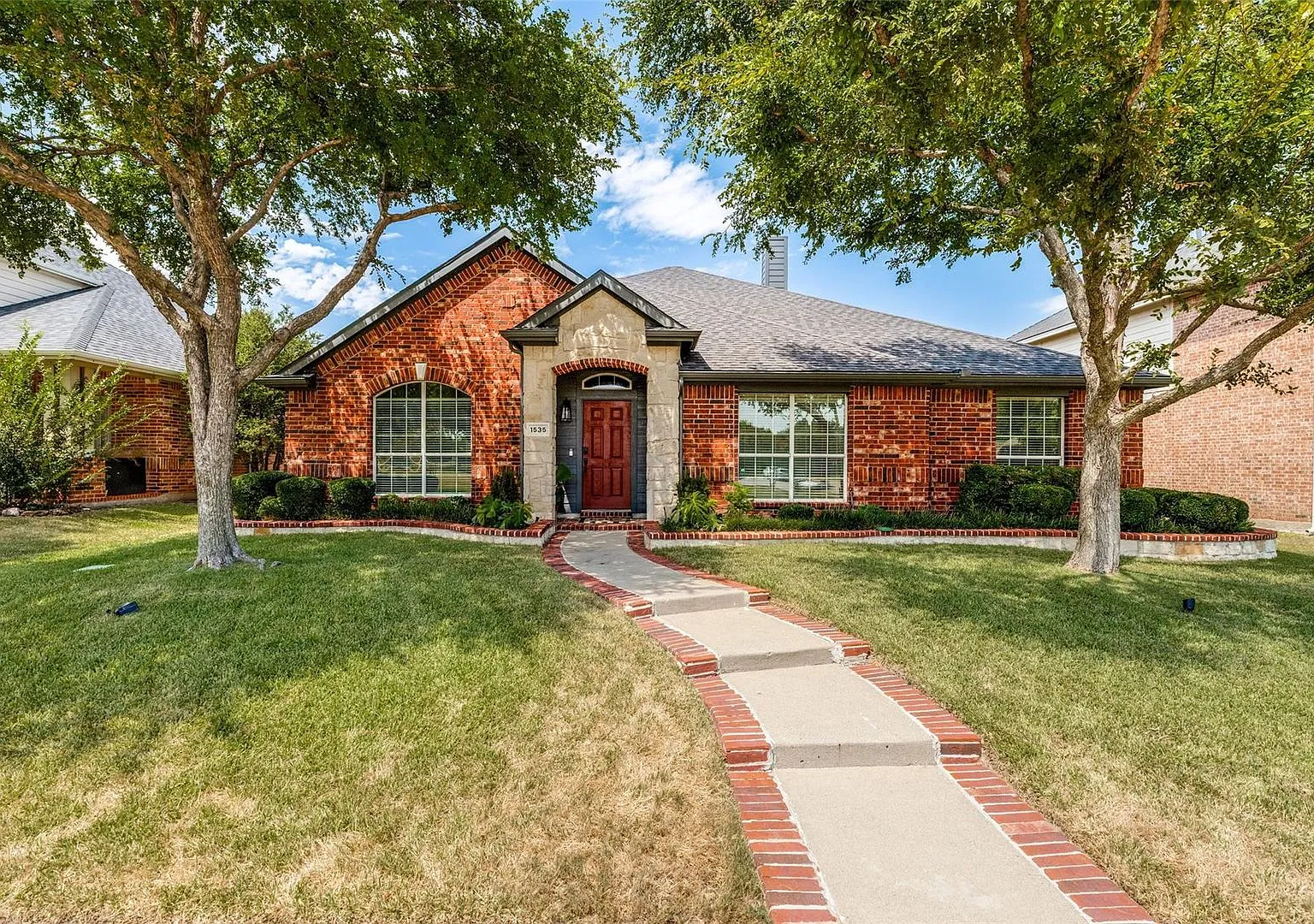 1535 Sandlewood Dr — Photo 1