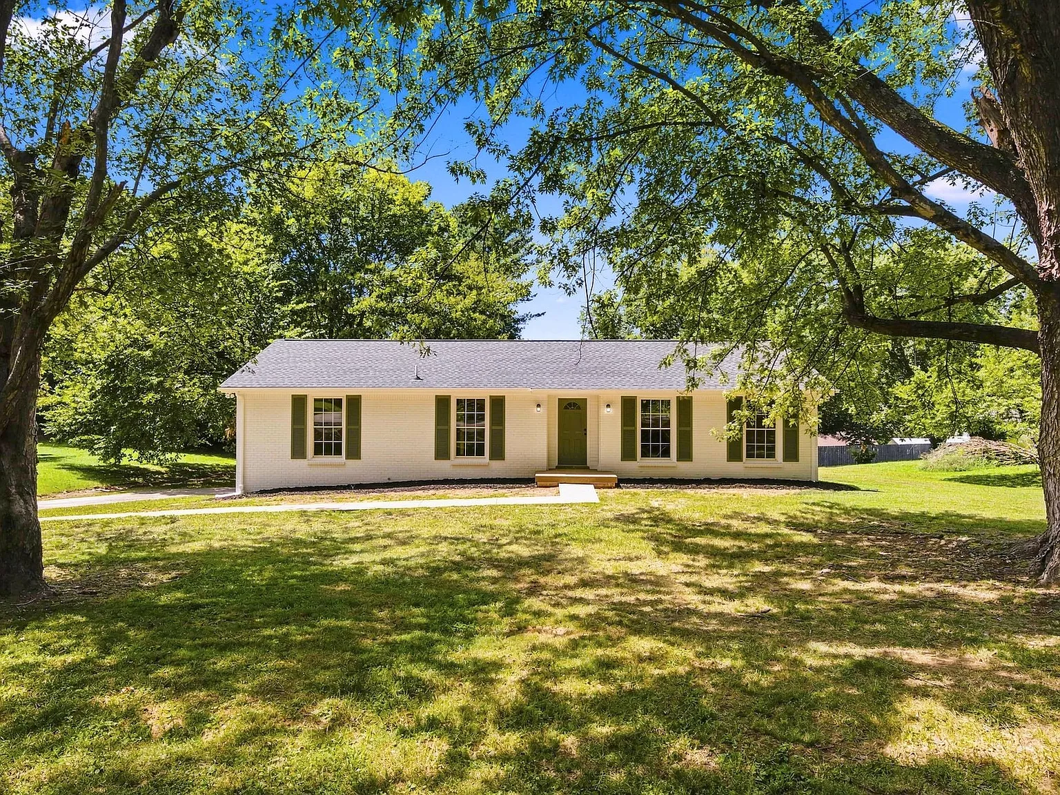 3 bed, 2300 sqft, $1,879 — Photo 1
