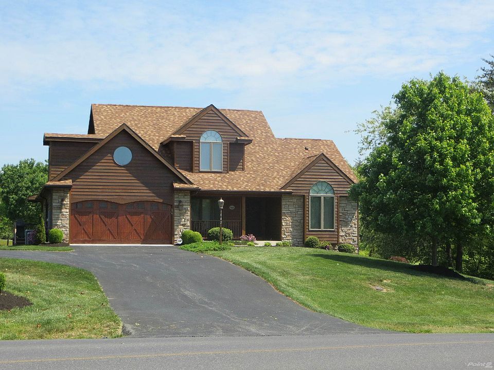 Exterior w/Tight Knot Cedar w/Stone Veneer