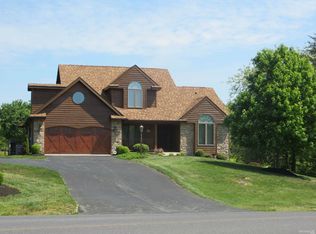 1042 Winter Camp Trl, Hedgesville, WV 25427