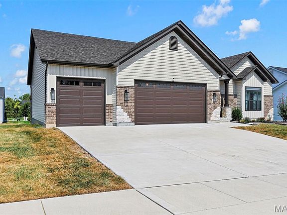 3rd image of 293 Laurens Spring Ct