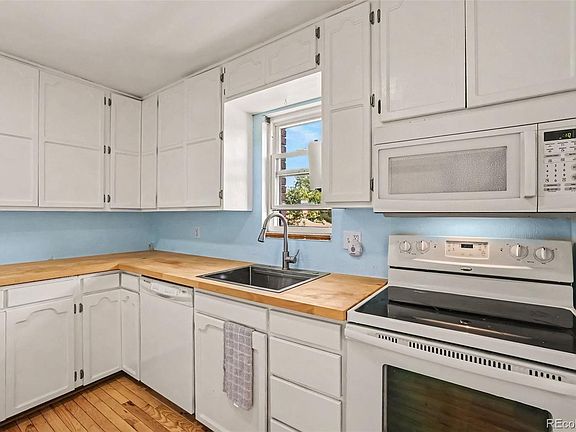 3rd image of 9472 W Utah Pl