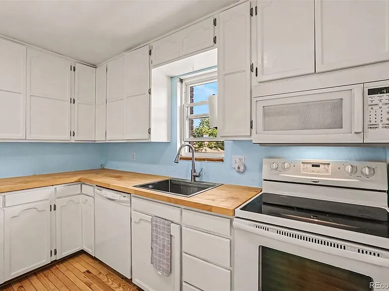9472 W Utah Pl — Photo 3