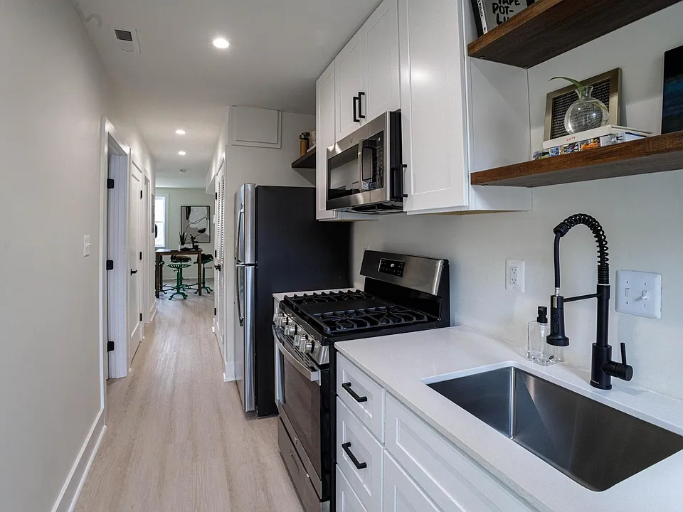 1822 I St NE #4