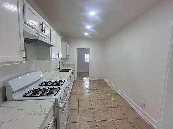 5th image of 1088-1098 Acacia Ave #1098-05