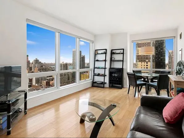 350 W 42nd St, New York, NY