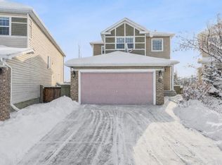 57 W Royal Elm Mews NW, Calgary, AB T3G5P6