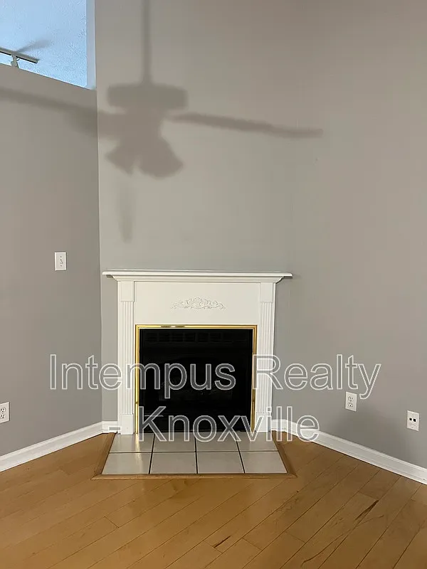 3 bed, 2.0 bath, 1208 sqft, $2,000 — Photo 2