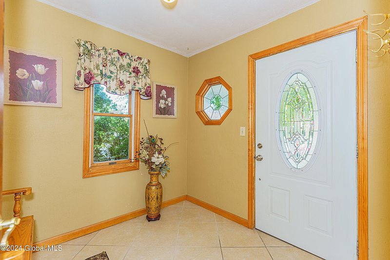4th image of 1380 Lawn Avenue