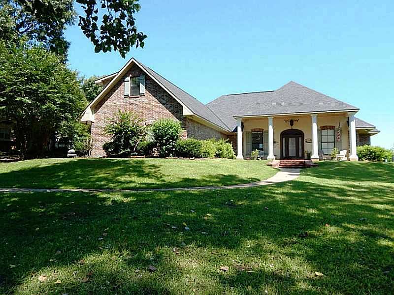 1st image of 1990 Woodlake Dr