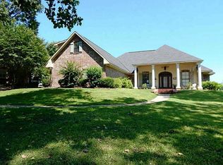 1990 Woodlake Dr, Benton, LA 71006