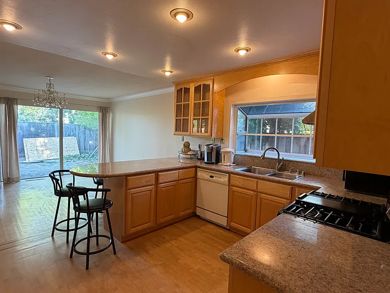1186 Stafford Dr — Photo 5