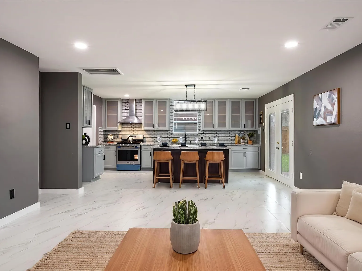 3 bed, 2.5 bath, 2500 sqft, $2,295 — Photo 1
