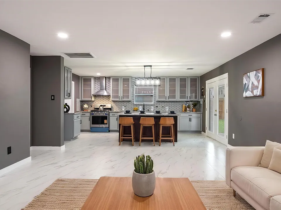 9226 Macmillan Ln