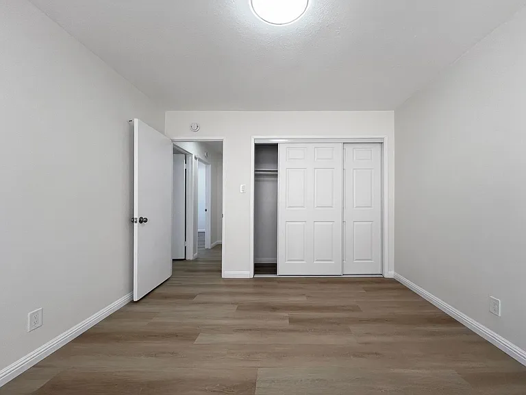 1381 Temple Ave — Photo 5