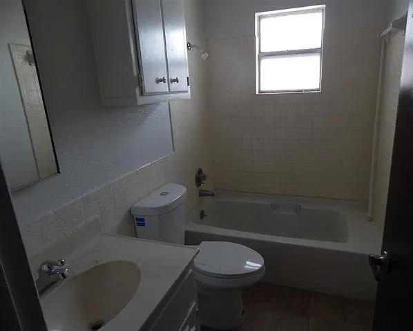 2306 E Olive St — Photo 8
