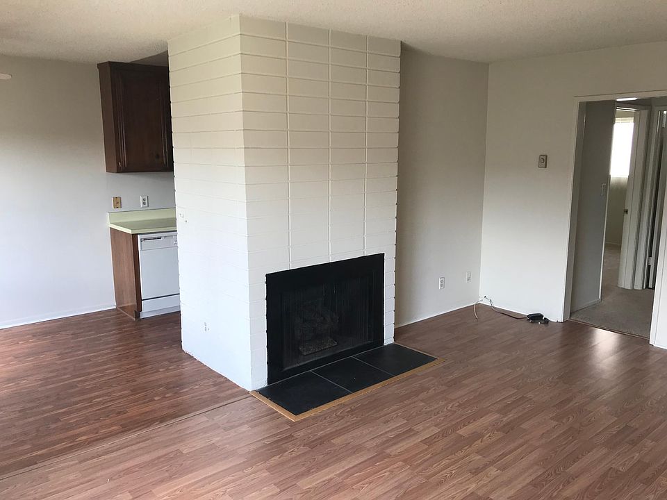 1st image of 1447 Brockton Ave