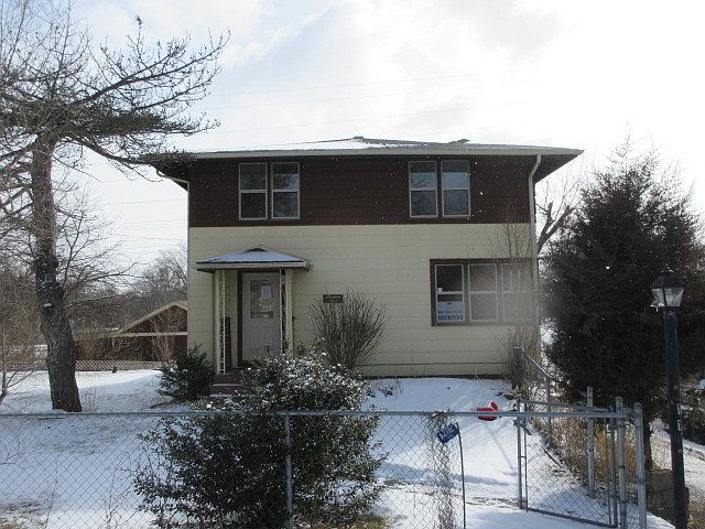 1st image of 13 W Hawthorne Dr