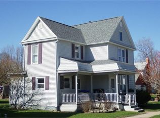 412 E 8th St, Vinton, IA 52349