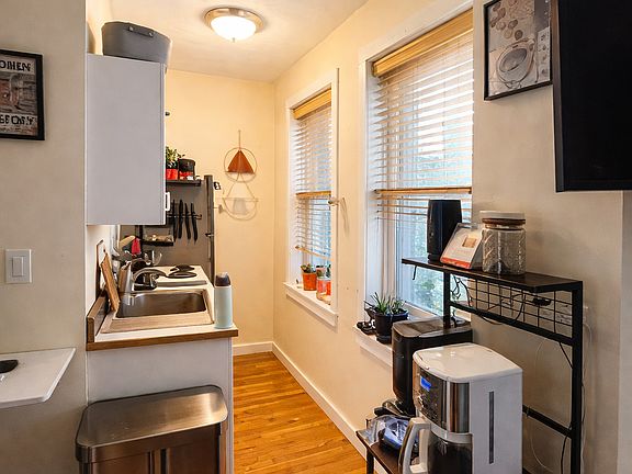 4th image of 108 Myrtle St APT 7