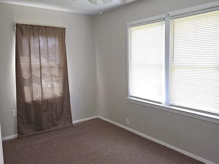 2215 Avenue D — Photo 9