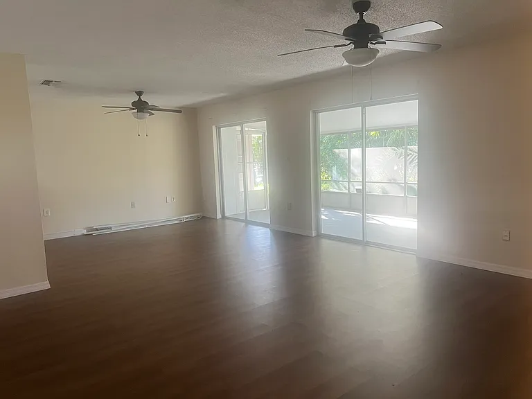 10528 Montpelier Cir — Photo 5