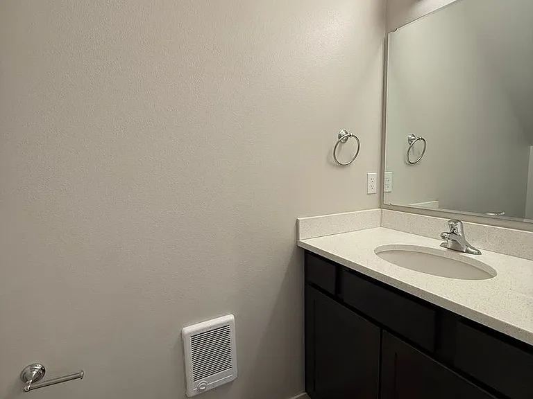 47 Samantha Ct — Photo 13