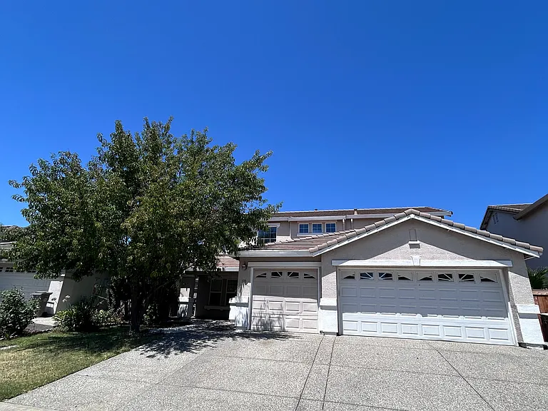 170 Bombay Cir — Photo 1