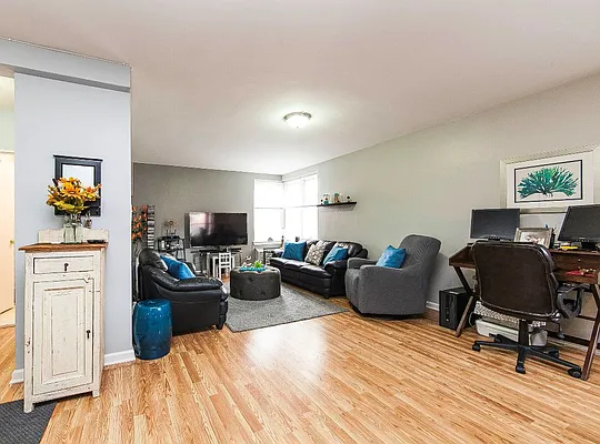 Sold by REMAX Elite | media 18