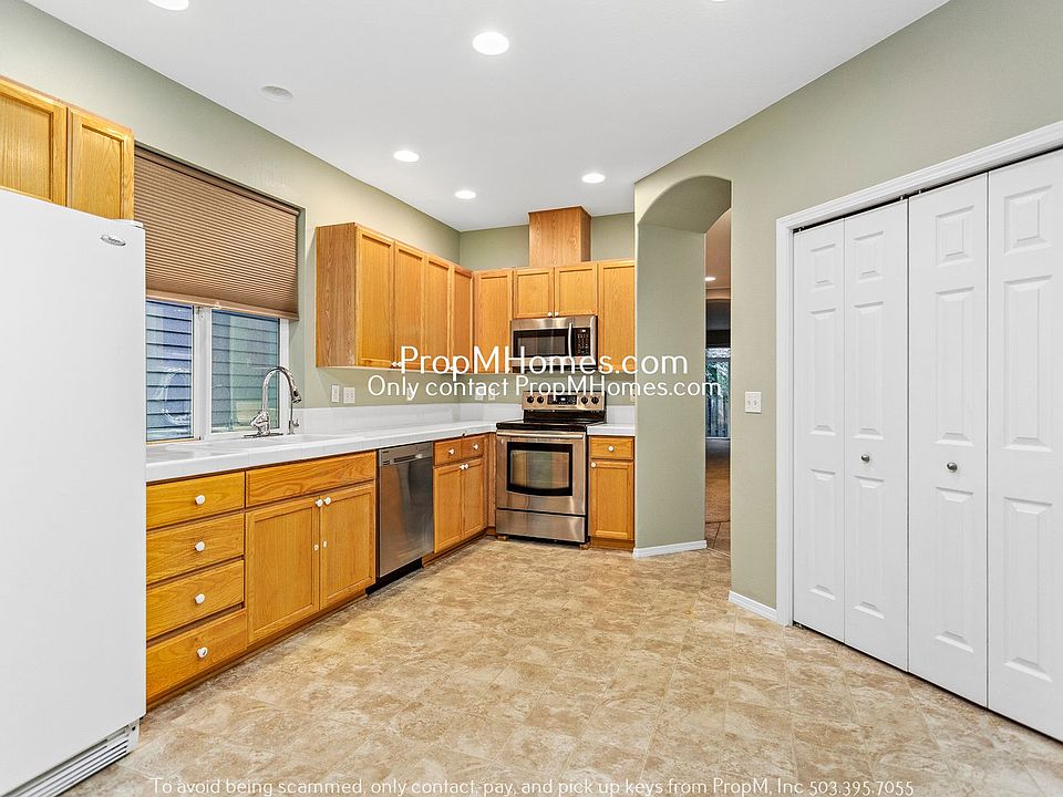 1st image of 919 SE Portlandia Ave