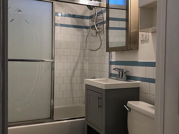 3rd image of 1641 N Richmond St #1