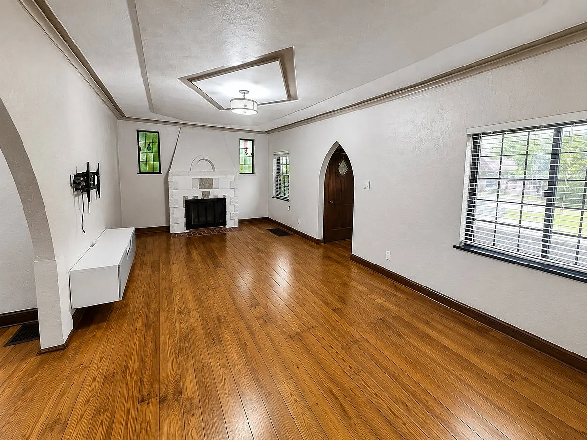 823 Overlook Avenue — Photo 3