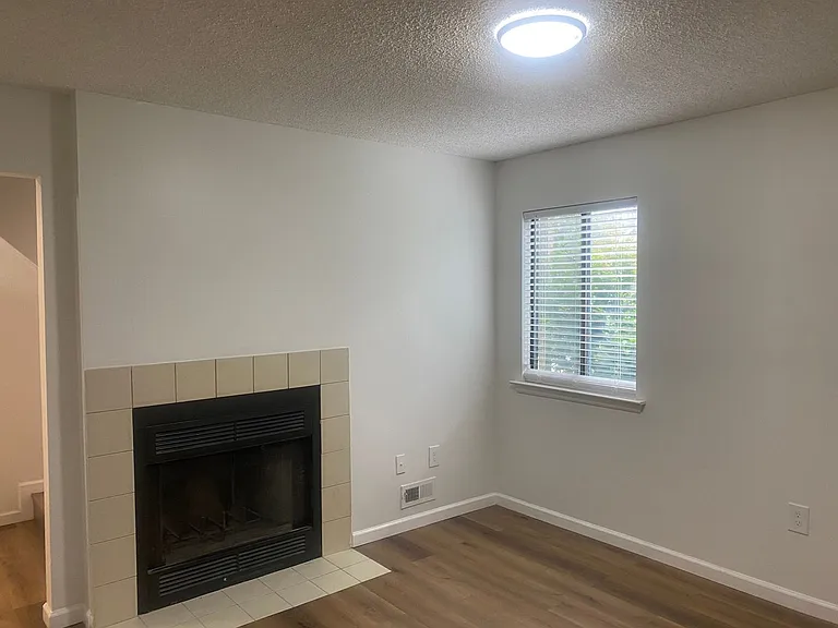 138 Hampshire Dr — Photo 12